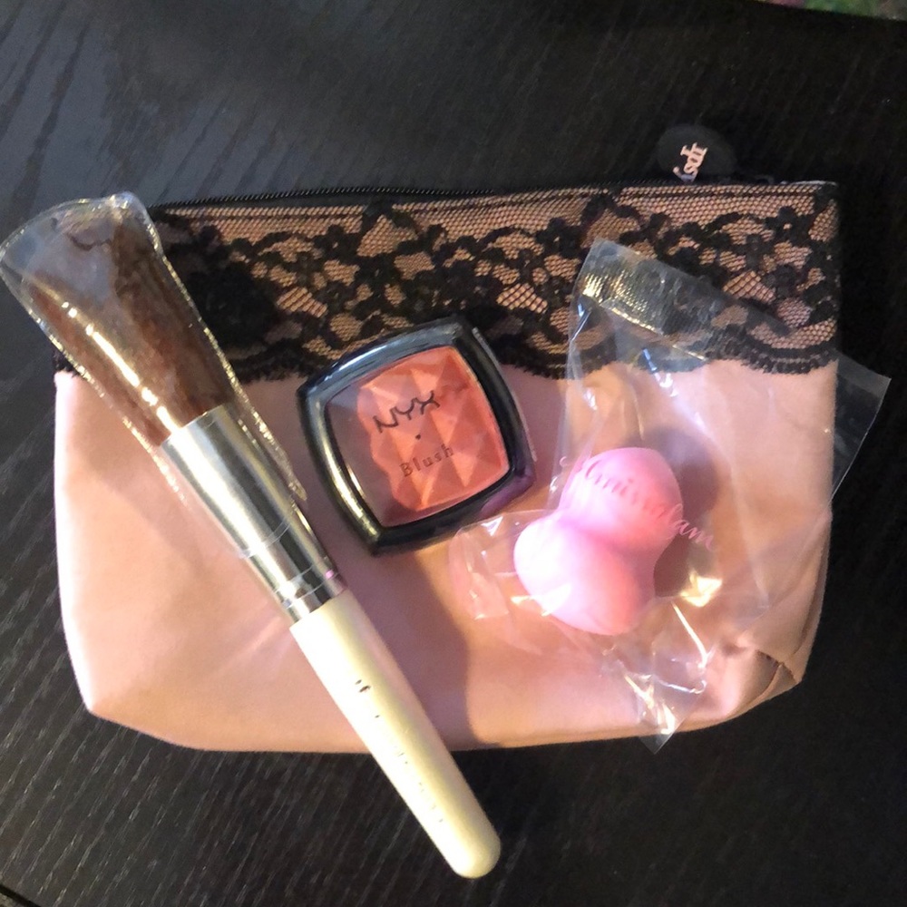 Makeup bundle